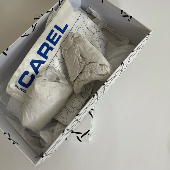 NWT Carel Paris Daisy print leather sandals - Picture 4 of 4